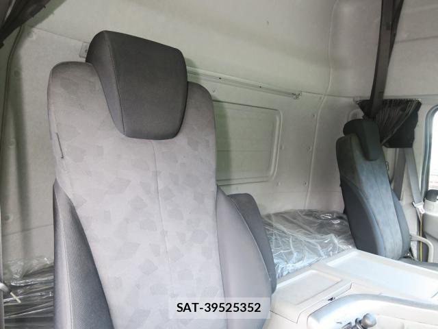 Nissan QUON 2020-12 8231433-28