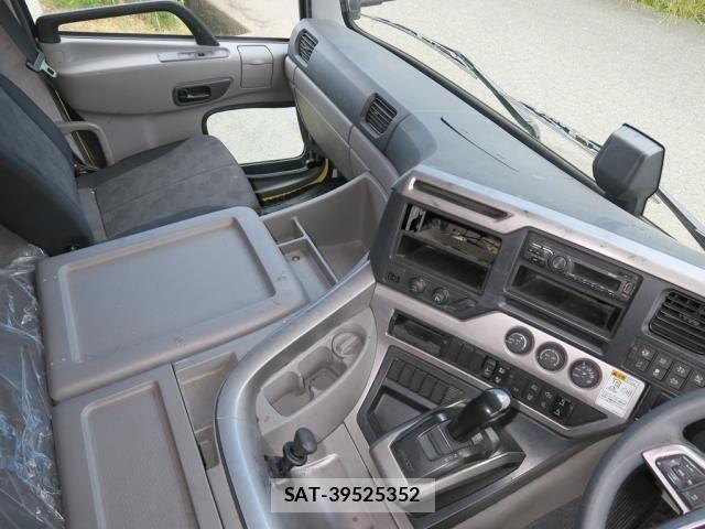 Nissan QUON 2020-12 8231433-29