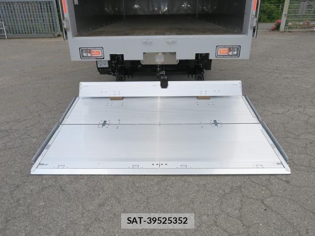 Nissan QUON 2020-12 8231433-6