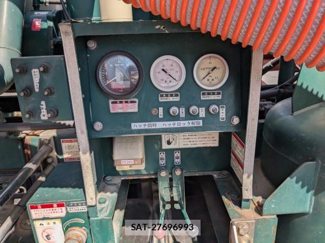 Nissan QUON 2014-03 8231432-11