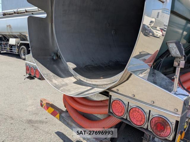 Nissan QUON 2014-03 8231432-18