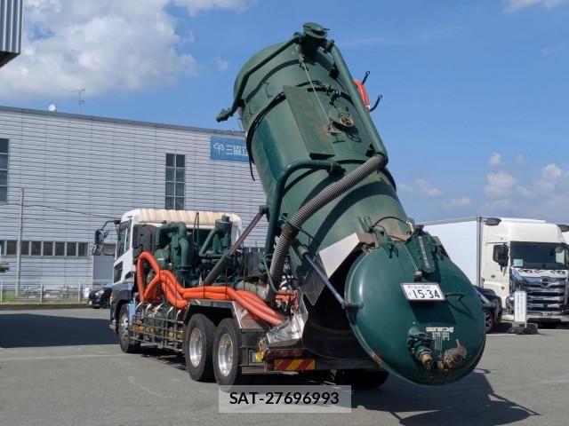 Nissan QUON 2014-03 8231432-21
