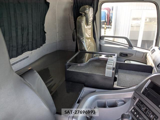 Nissan QUON 2014-03 8231432-26