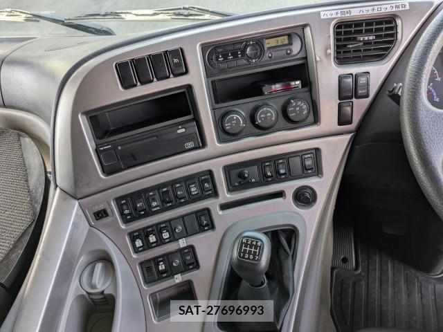 Nissan QUON 2014-03 8231432-27