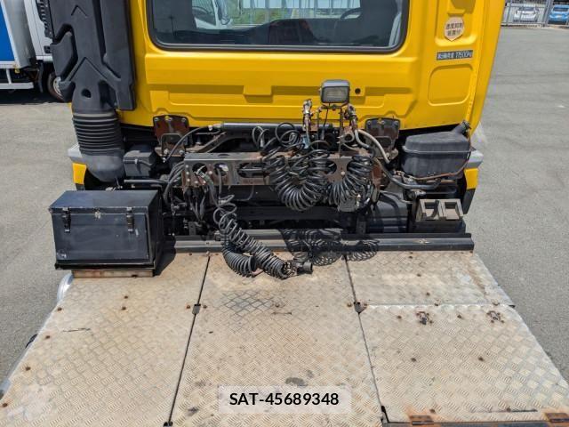 Nissan QUON 2016-09 8231444-15