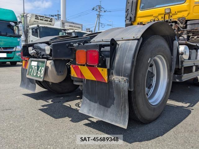Nissan QUON 2016-09 8231444-5