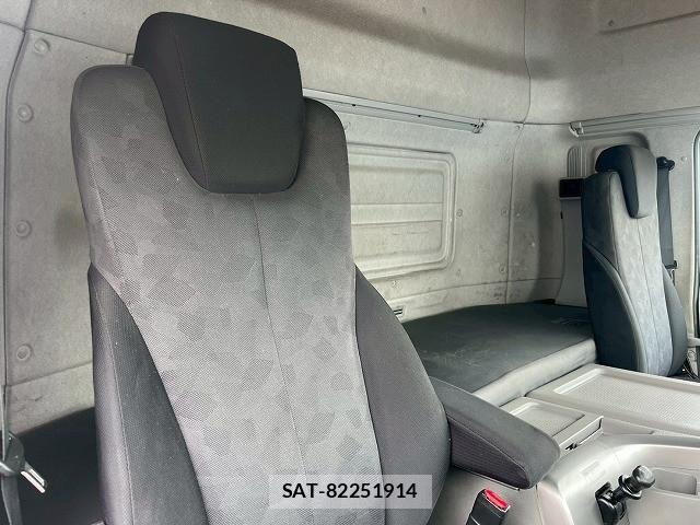 Nissan QUON 2017-03 8231442-18