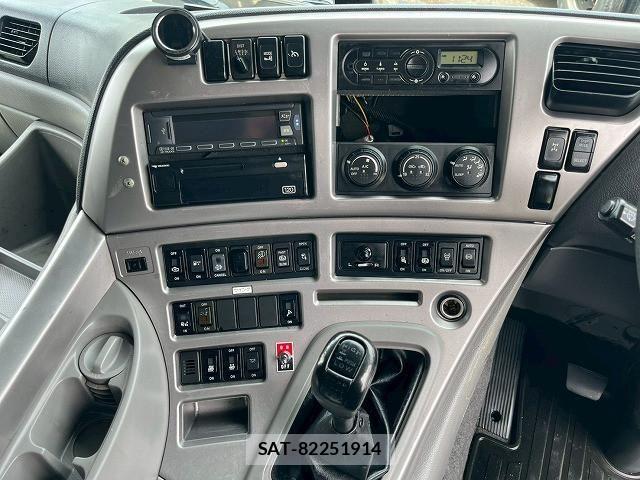 Nissan QUON 2017-03 8231442-26
