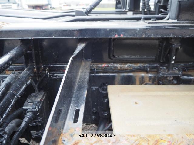 Nissan QUON 2012-05 8231441-14