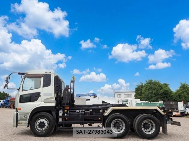 Nissan QUON 2012-05 8231441-1