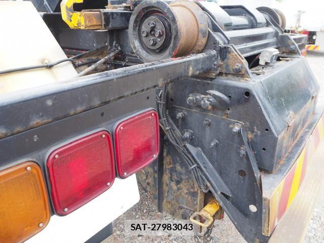Nissan QUON 2012-05 8231441-24