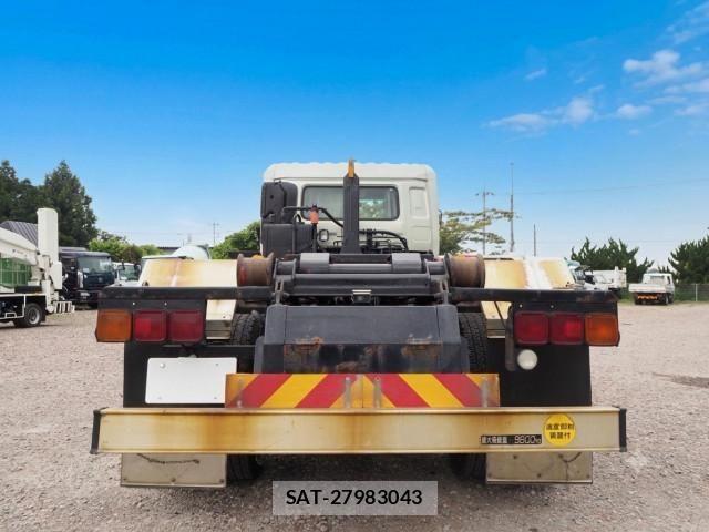 Nissan QUON 2012-05 8231441-3