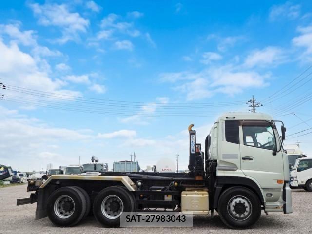 Nissan QUON 2012-05 8231441-5
