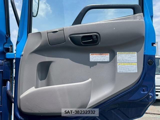 Nissan QUON 2016-11 8231446-13