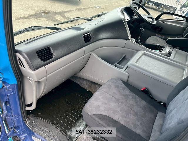 Nissan QUON 2016-11 8231446-18