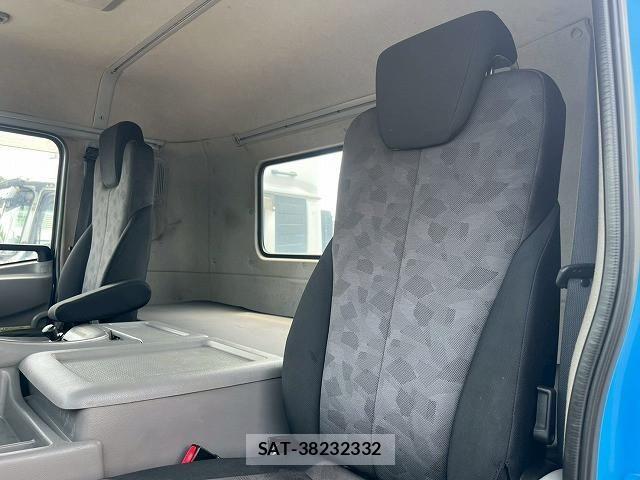 Nissan QUON 2016-11 8231446-19