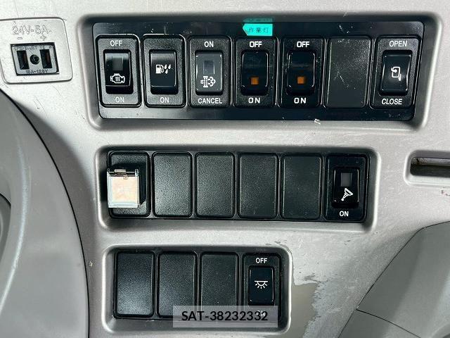 Nissan QUON 2016-11 8231446-24