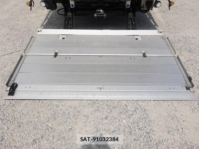 Nissan QUON 2017-08 8231436-10
