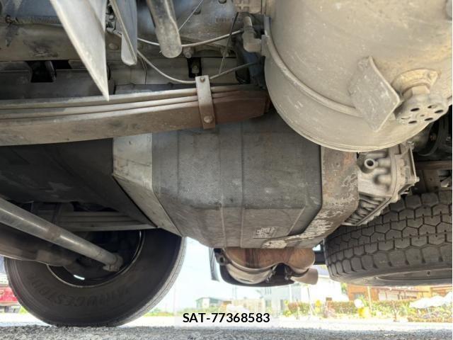 Nissan QUON 2016-12 8231440-15