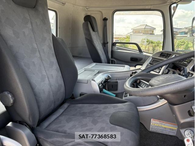 Nissan QUON 2016-12 8231440-17