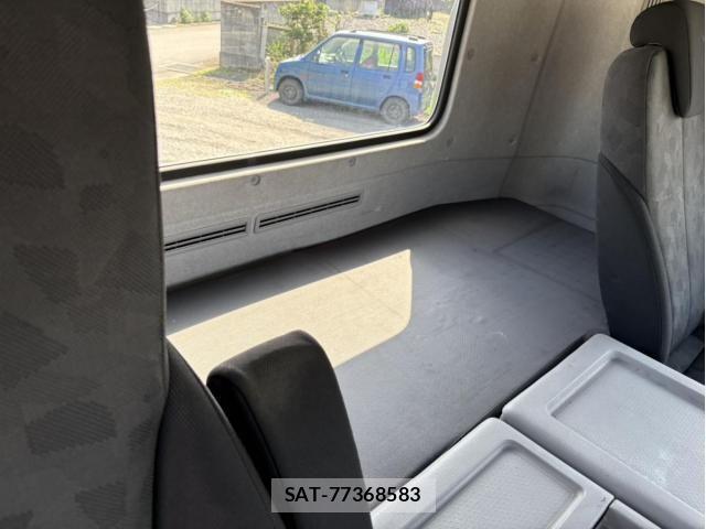 Nissan QUON 2016-12 8231440-18