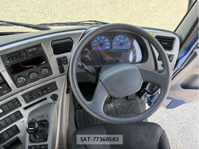 Nissan QUON 2016-12 8231440-21