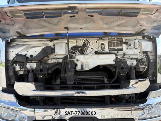 Nissan QUON 2016-12 8231440-23