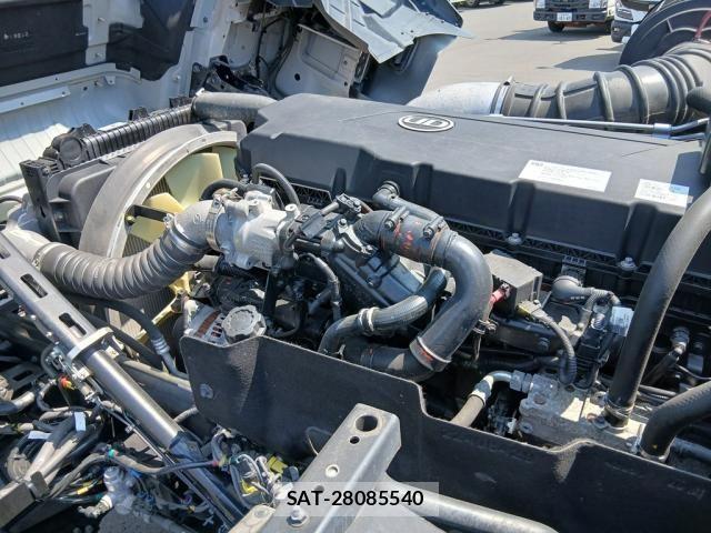 Nissan QUON 2021-10 8246433-12