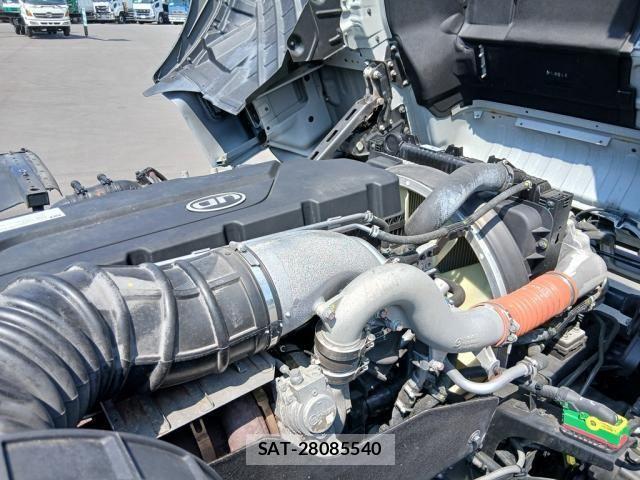Nissan QUON 2021-10 8246433-13