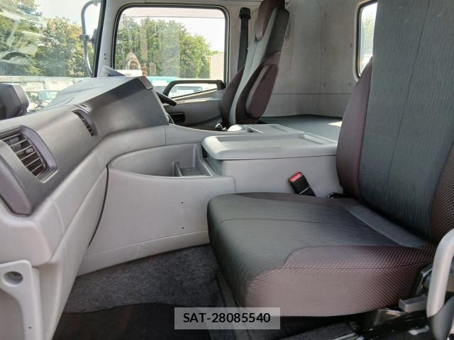 Nissan QUON 2021-10 8246433-20