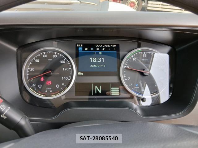 Nissan QUON 2021-10 8246433-25