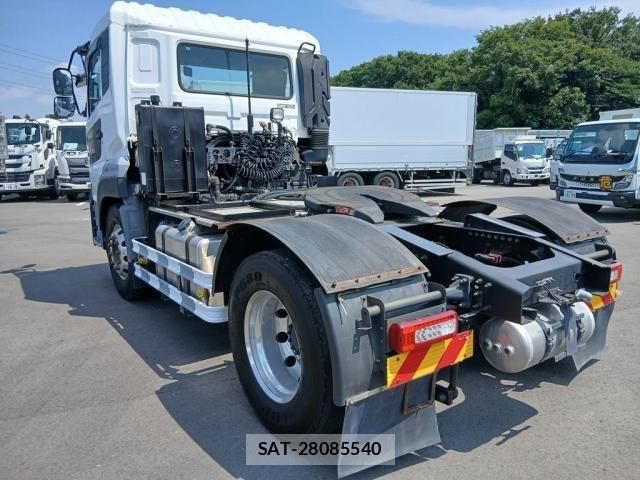 Nissan QUON 2021-10 8246433-3