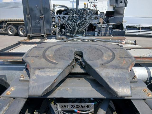 Nissan QUON 2021-10 8246433-6