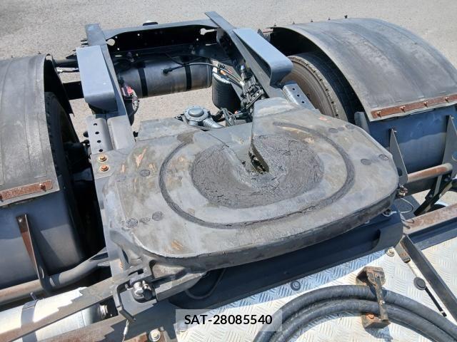 Nissan QUON 2021-10 8246433-7