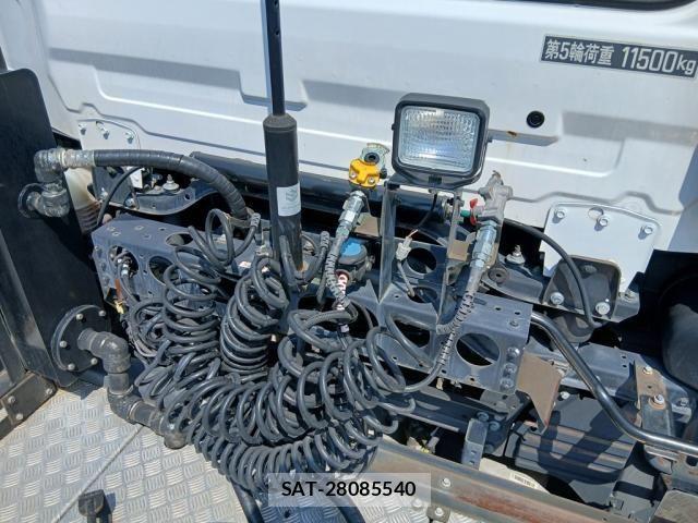 Nissan QUON 2021-10 8246433-8