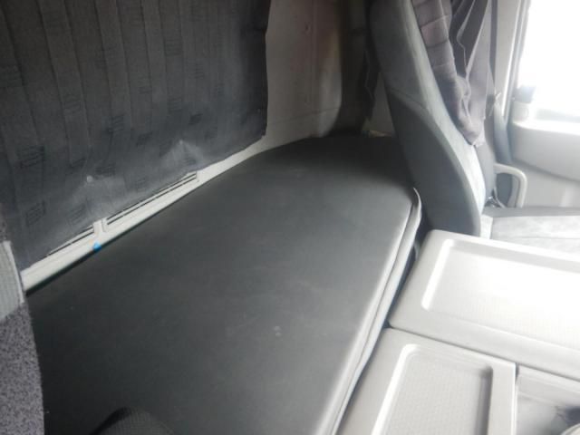 Nissan QUON 2014-11 8311141-16