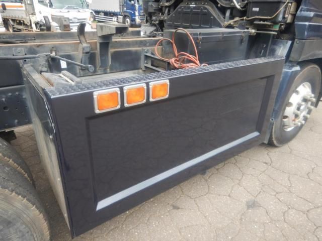Nissan QUON 2014-11 8311141-25