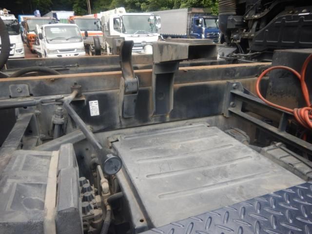 Nissan QUON 2014-11 8311141-26