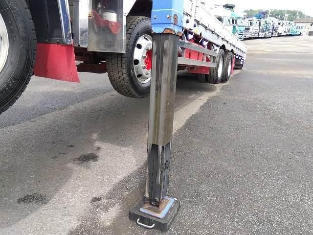 Nissan QUON 2019-06 8311140-12