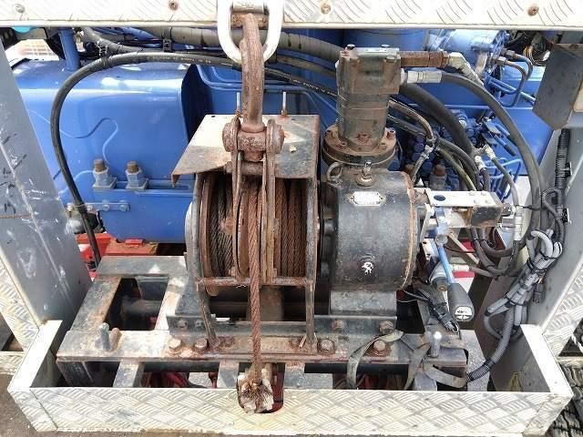 Nissan QUON 2019-06 8311140-14