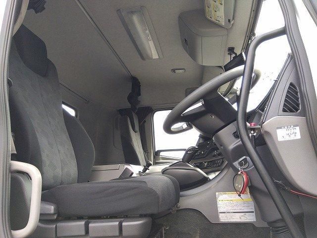 Nissan QUON 2019-06 8311140-15