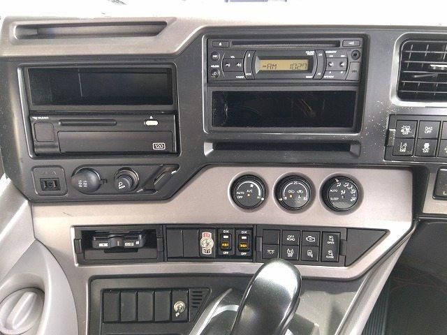 Nissan QUON 2019-06 8311140-17