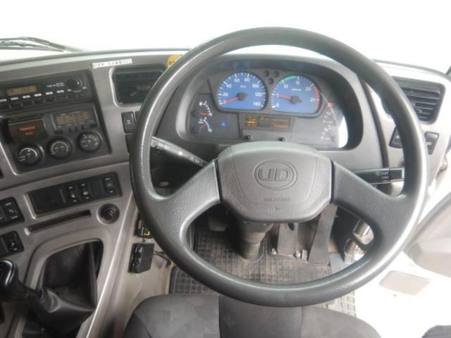Nissan QUON 2013-10 8331988-9