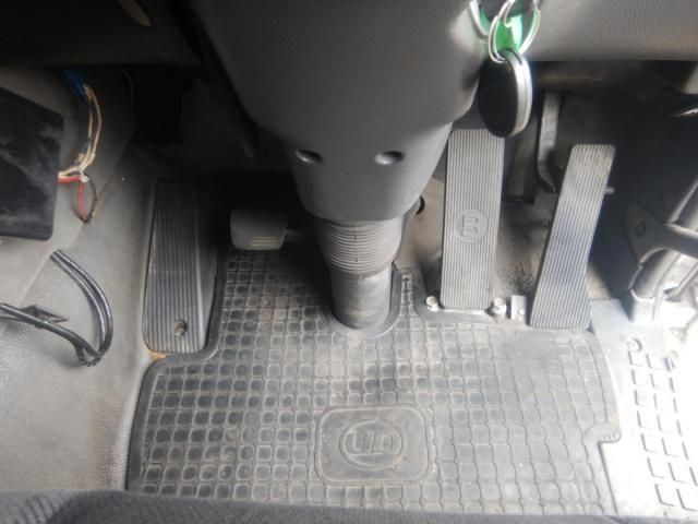 Nissan QUON 2013-10 8331988-18