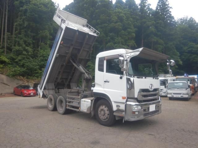 Nissan QUON 2013-10 8331988-19