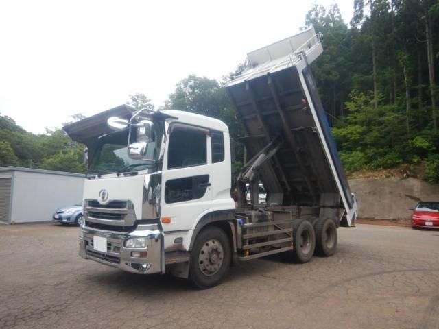 Nissan QUON 2013-10 8331988-20