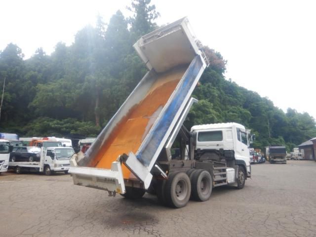 Nissan QUON 2013-10 8331988-22