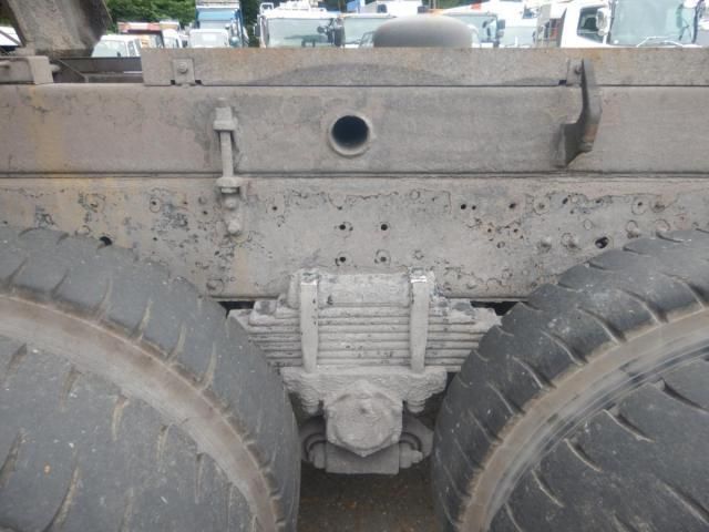 Nissan QUON 2013-10 8331988-27