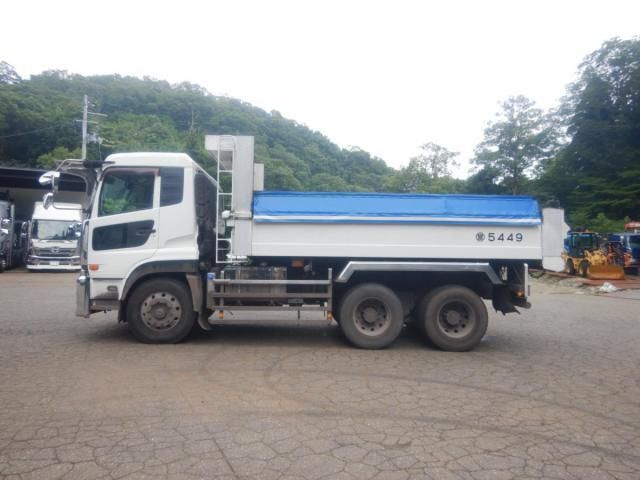 Nissan QUON 2013-10 8331988-3