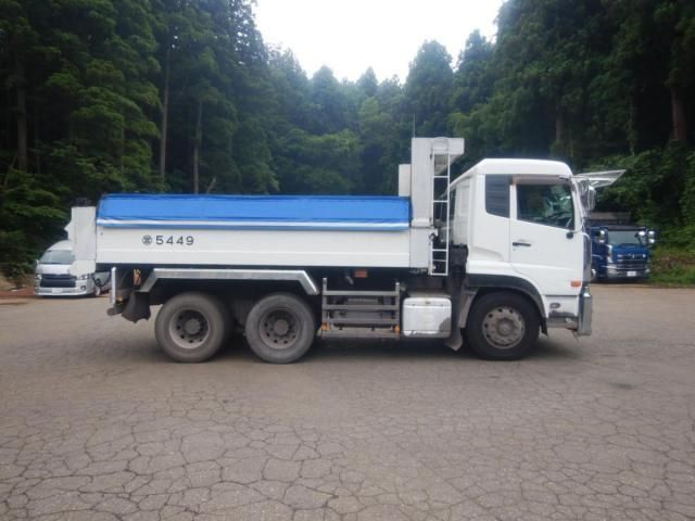 Nissan QUON 2013-10 8331988-7
